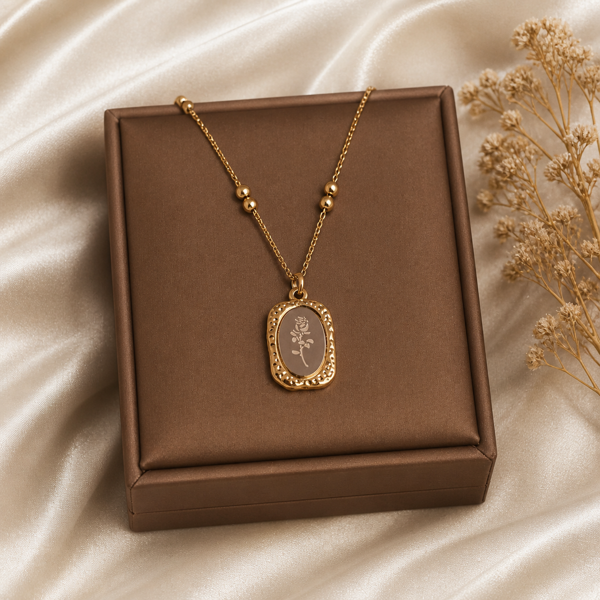 ROSELLE NECKLACE