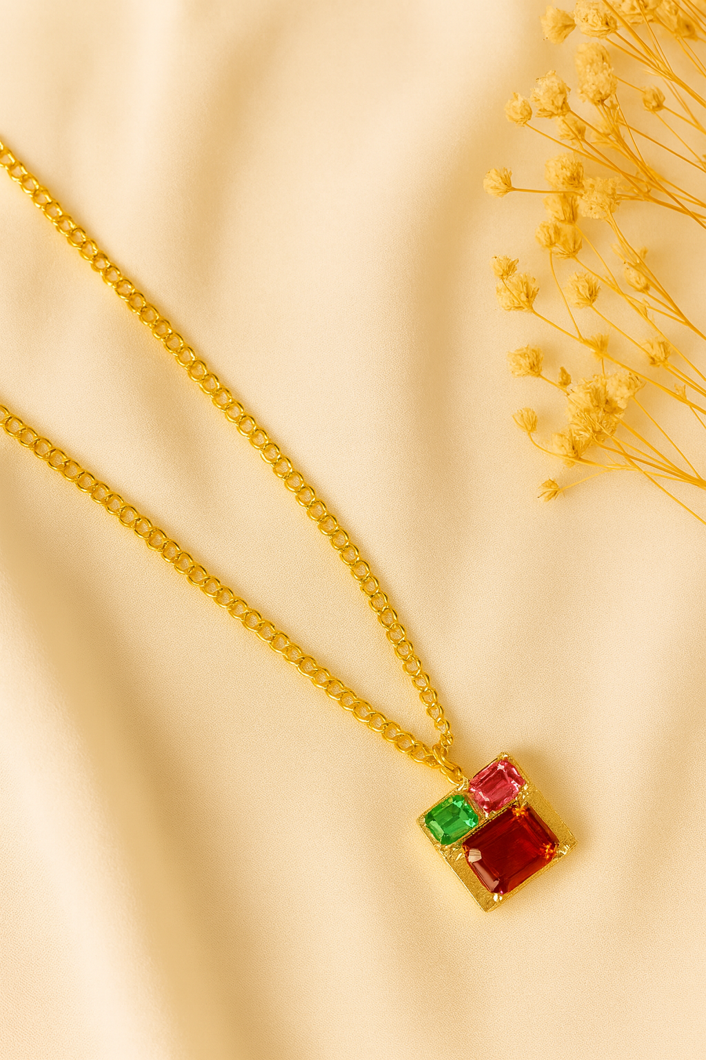 RANGREZ CRYSTAL NECKLACE