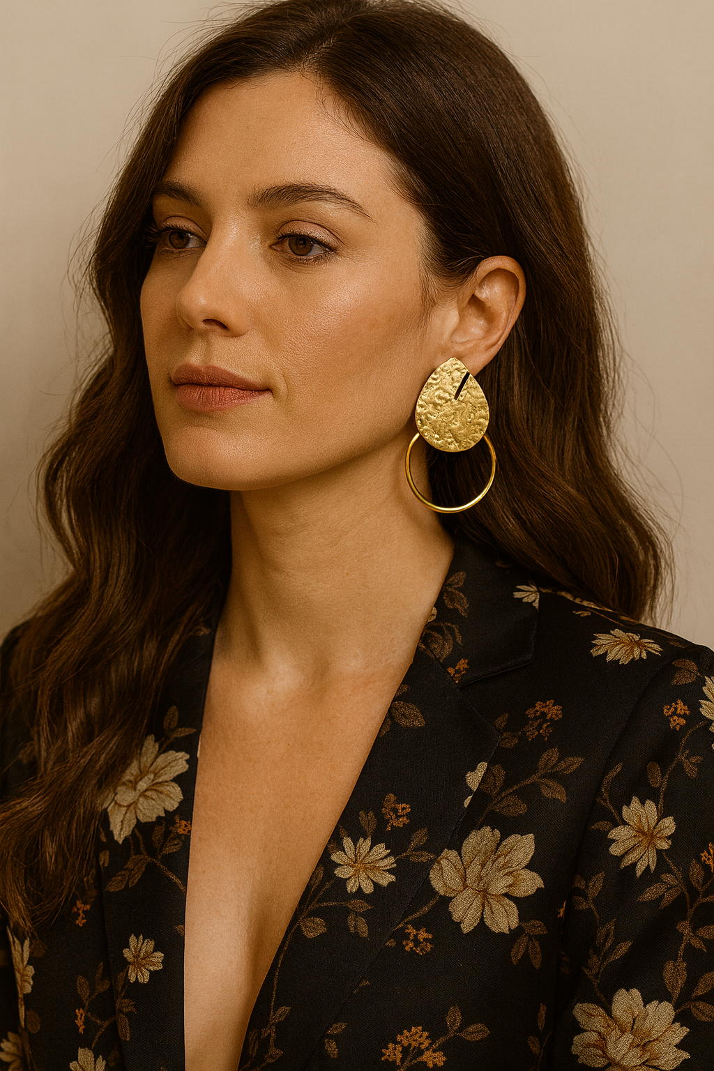 NEERA LOOP EARRING