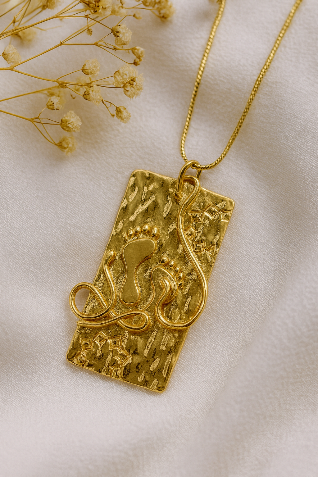 PADMA PENDANT NECKLACE